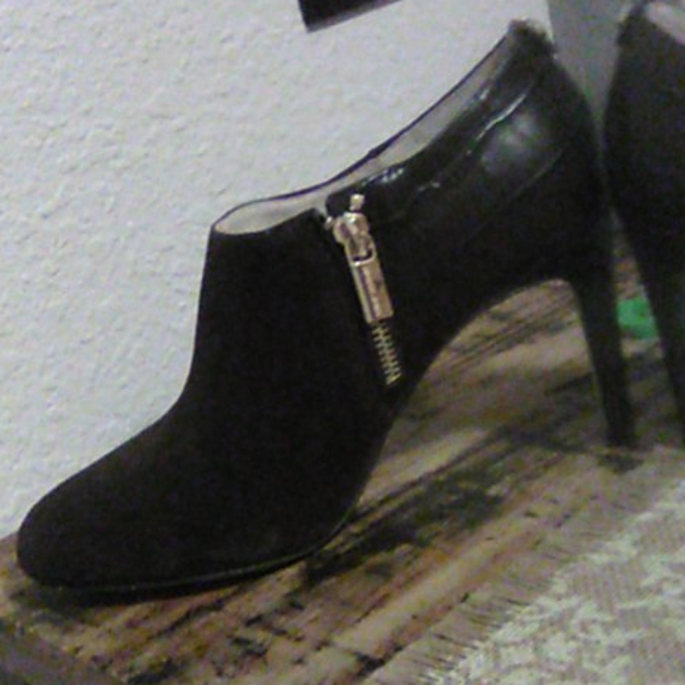 Michael Kors booties - Picture 2 of 12